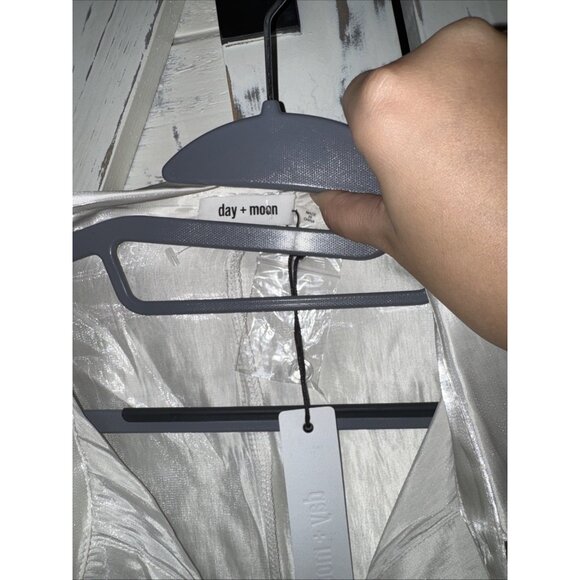 Day + Moon Women's Cream White Satin Shine Pocket Oversize Shirt Size Large - Picture 7 of 8